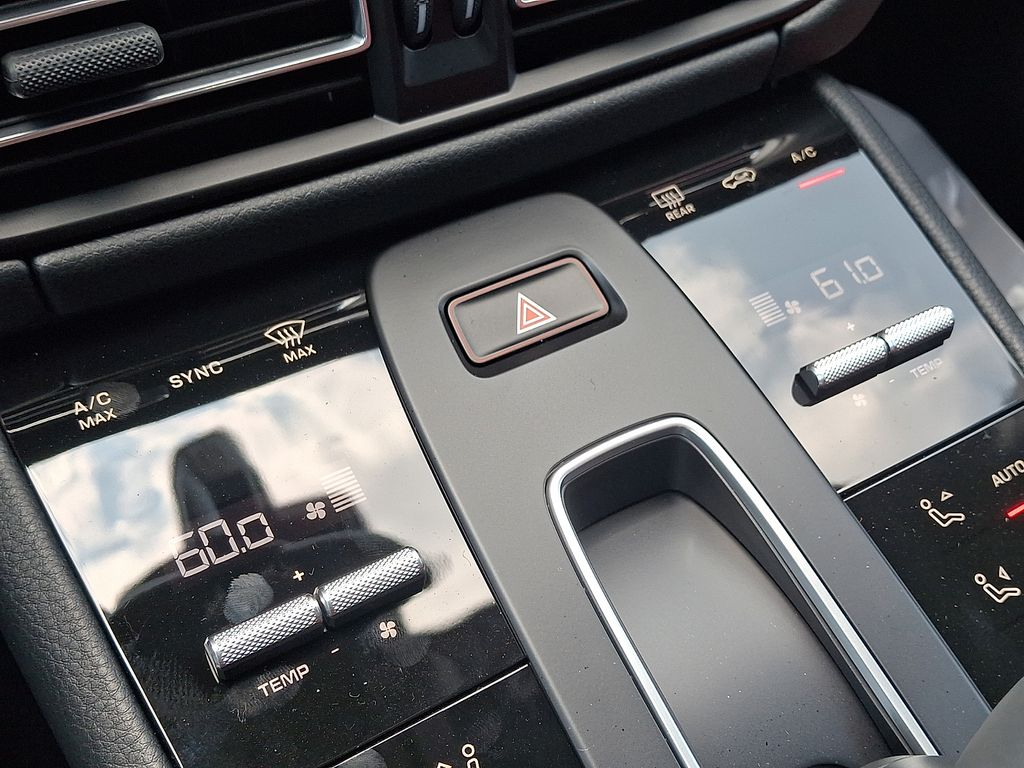 Thumbnail: 2026 Porsche Macan - 18