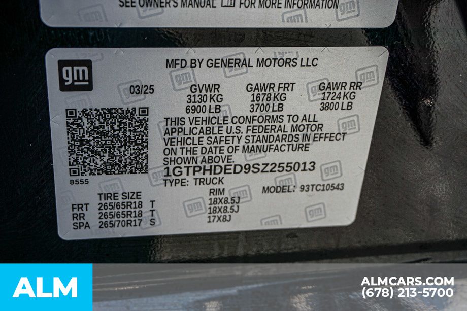 Used 2025 Black GMC SLT image 58