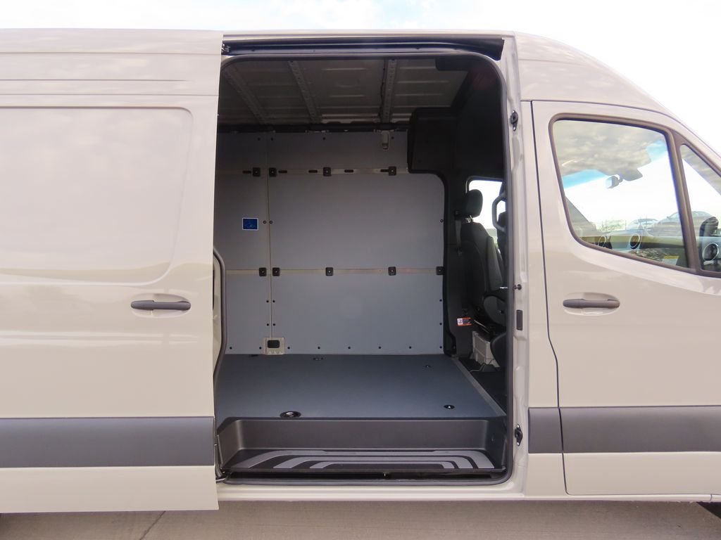 Thumbnail: 2025 Mercedes-Benz Sprinter - 26