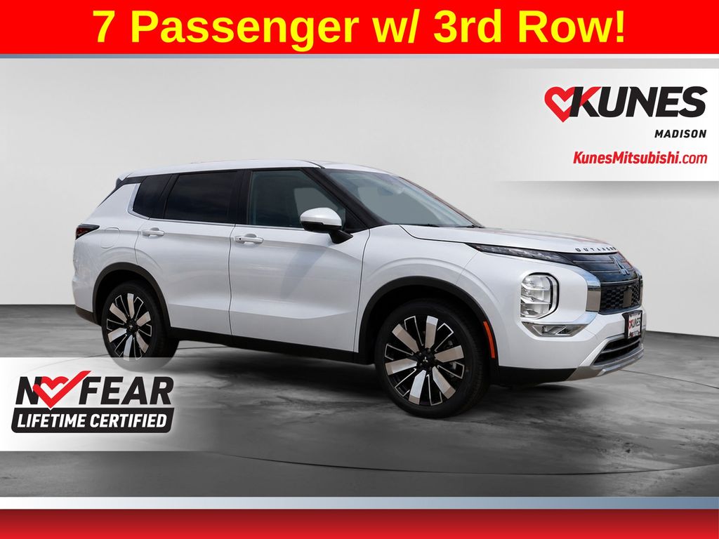 Diamond White 2026 Mitsubishi Outlander SUV / Crossover Front-Wheel Drive Continuously Variable Transmission