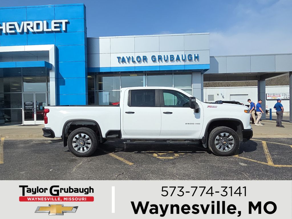 Summit White 2025 Chevrolet Silverado 2500HD Custom Crew Cab 4WD Pickup Truck Four-Wheel Drive Automatic