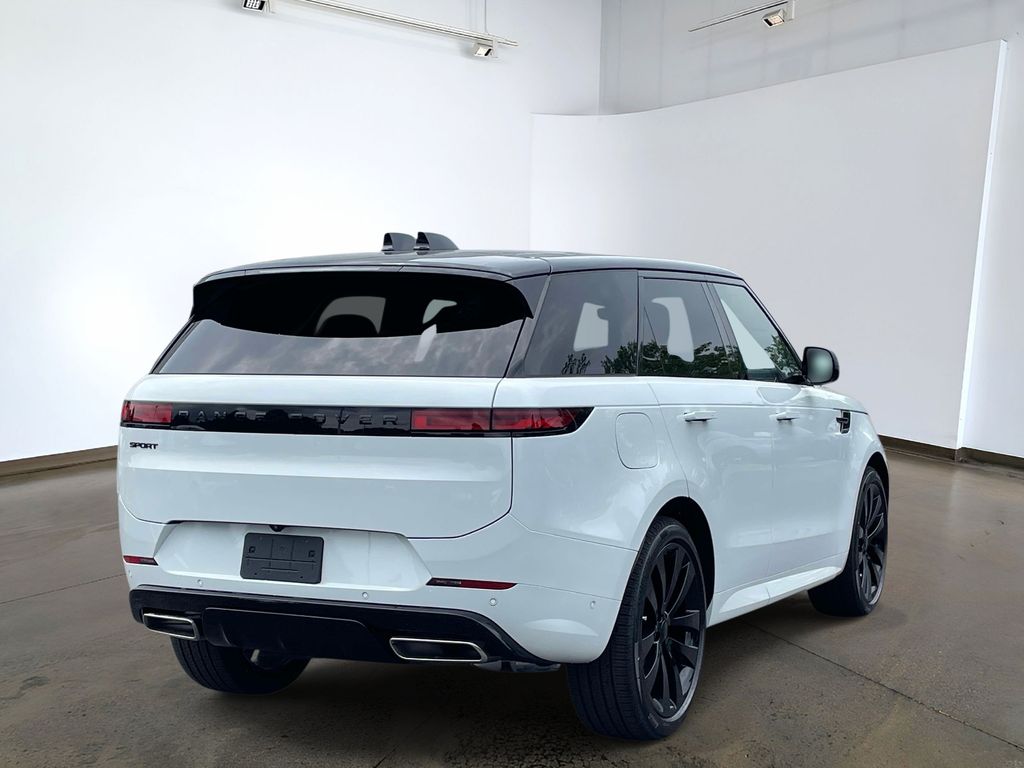 New 2026 White Land Rover Dynamic SE image 4