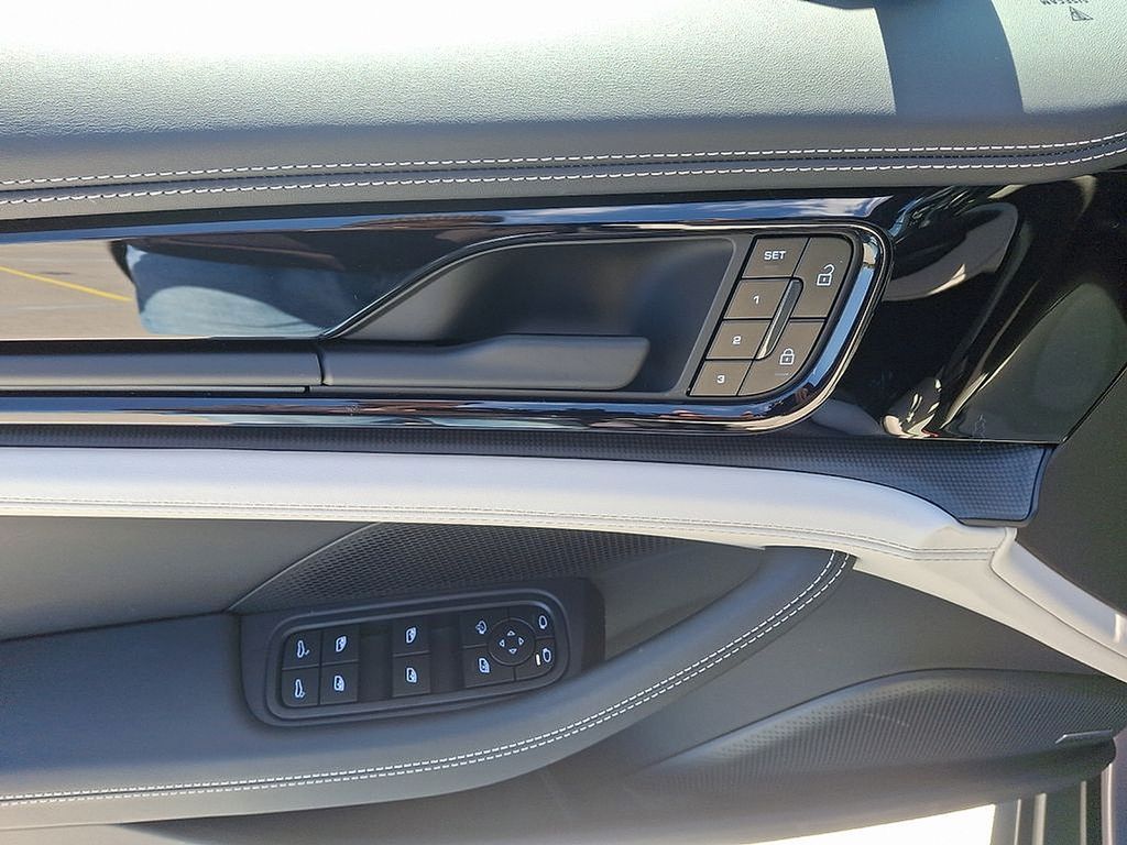 Thumbnail: 2025 Porsche Panamera - 14