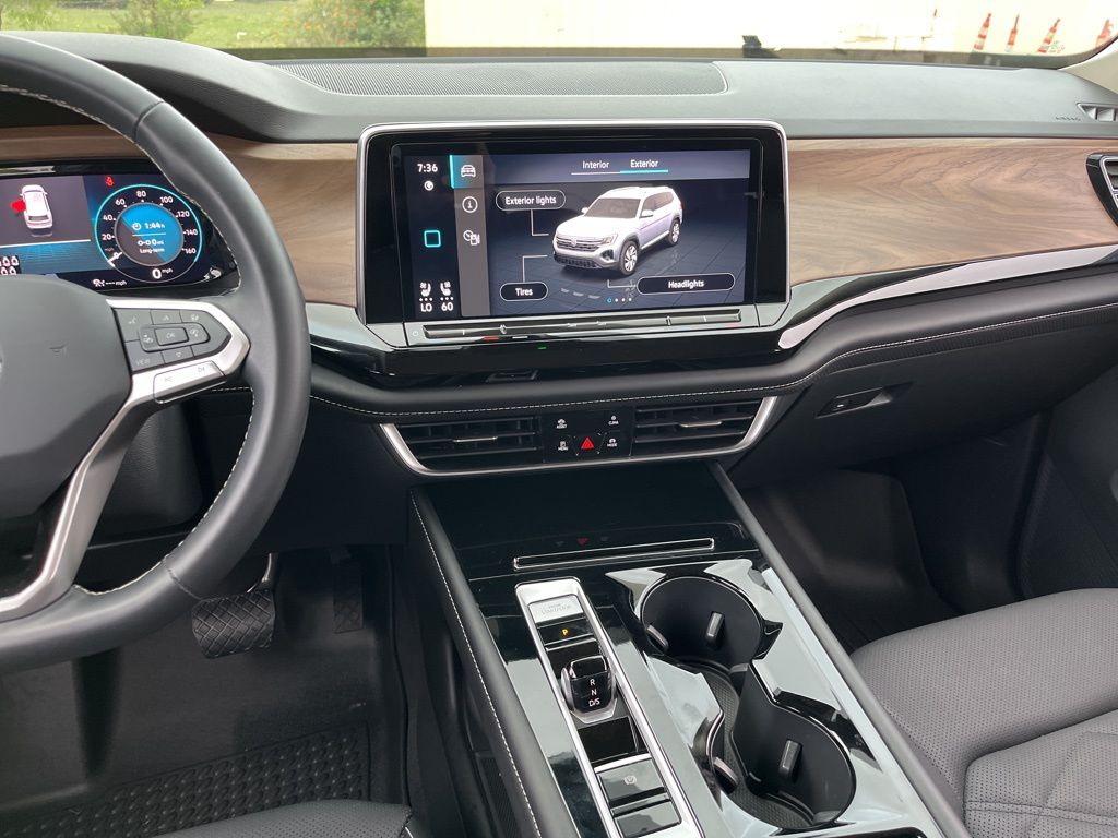 2024 Volkswagen Atlas SE 18