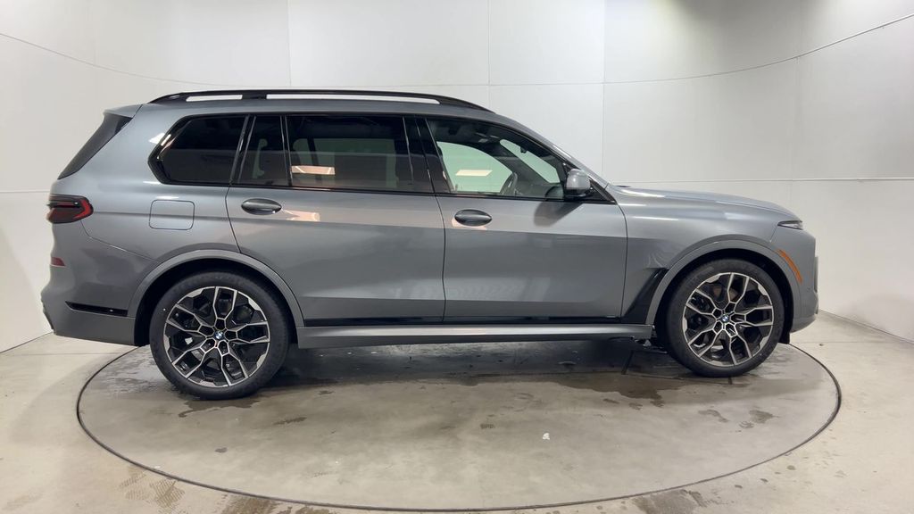 Thumbnail: 2026 BMW X7 - 9