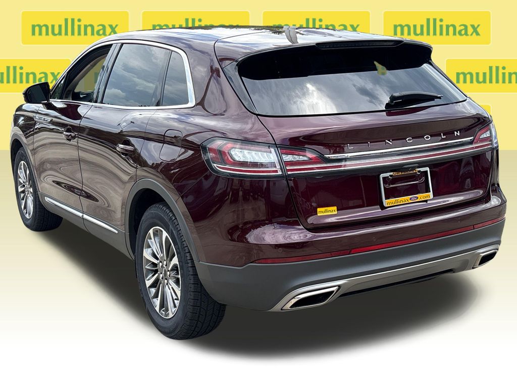 Used 2023 Red Lincoln Standard image 9