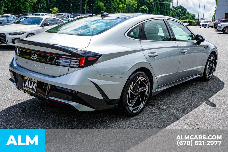 Used 2024 Silver Hyundai SEL image 6