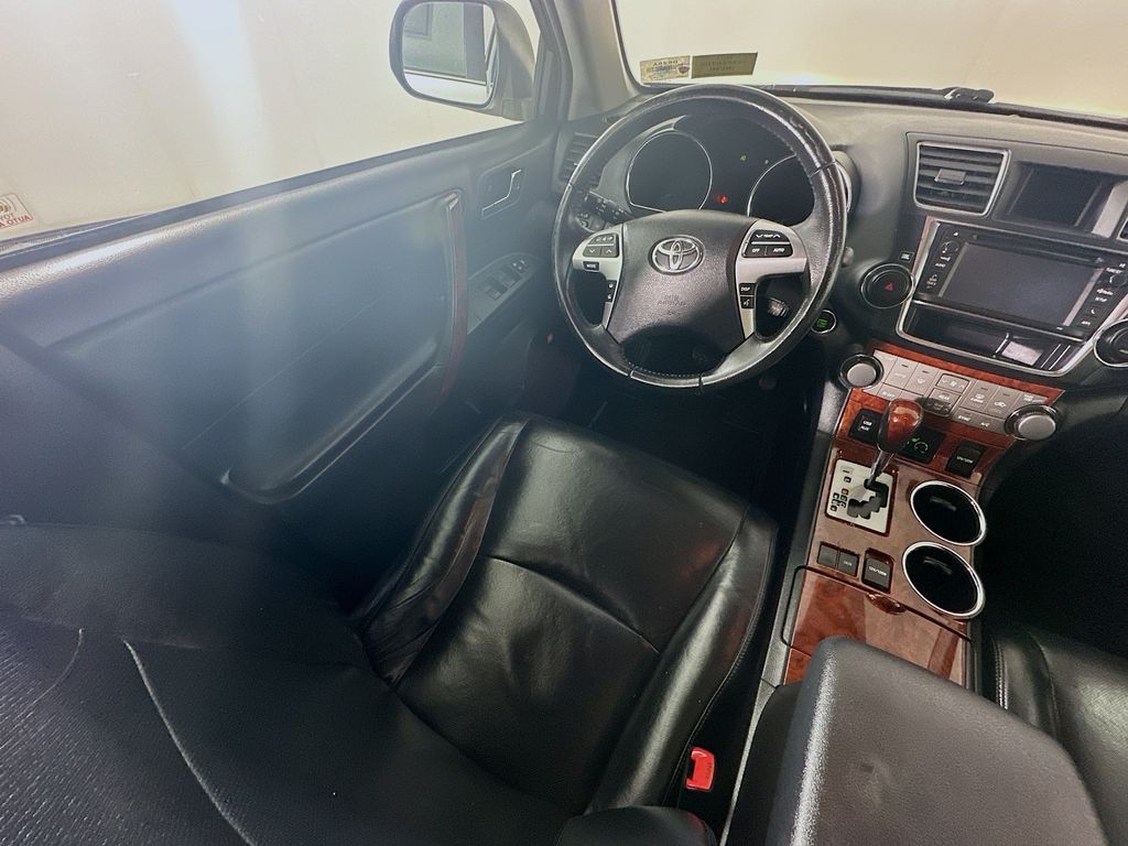 Used 2013 White Toyota Limited image 9