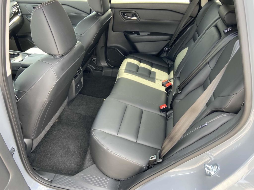 2024 Nissan Rogue SL photo 10