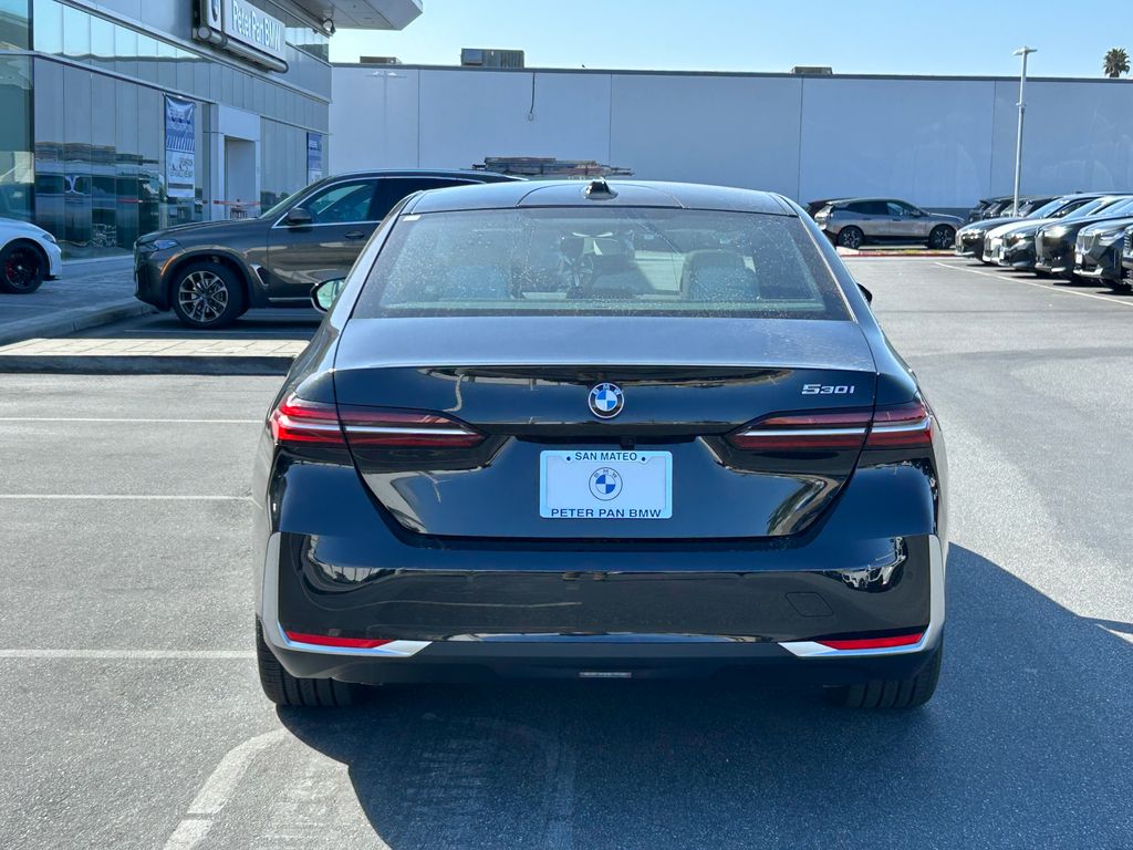 2025 BMW 5 Series 530i 4