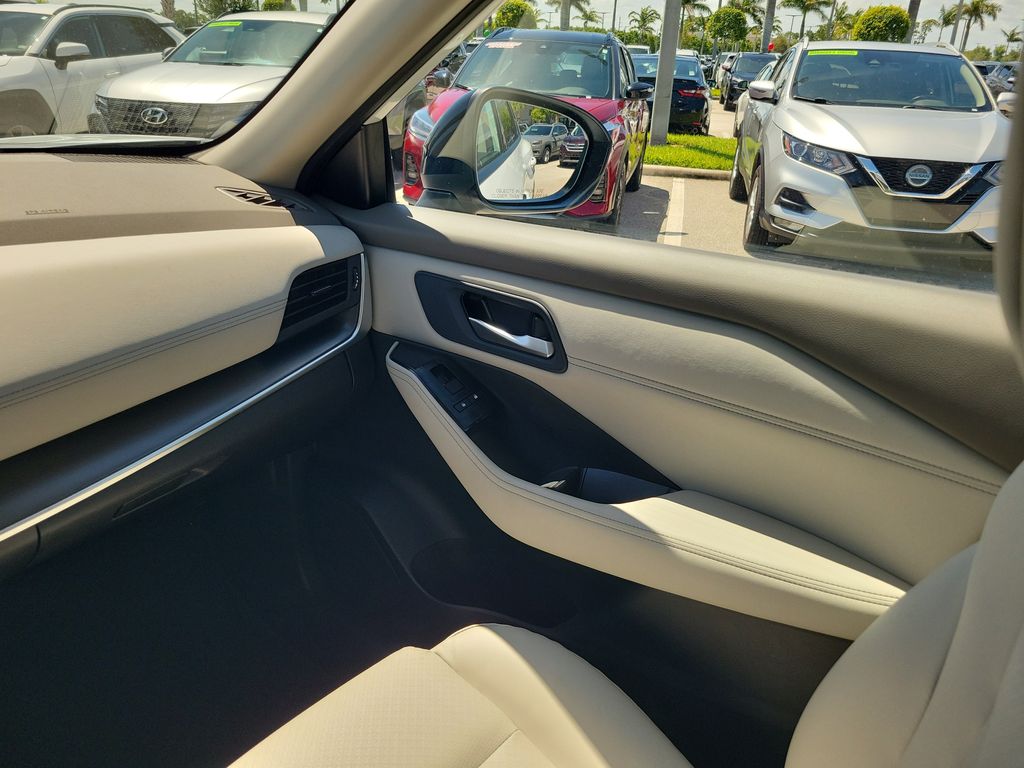 2026 Everest White Pearl Tricoat Nissan Rogue Dark Armor FWD SUV