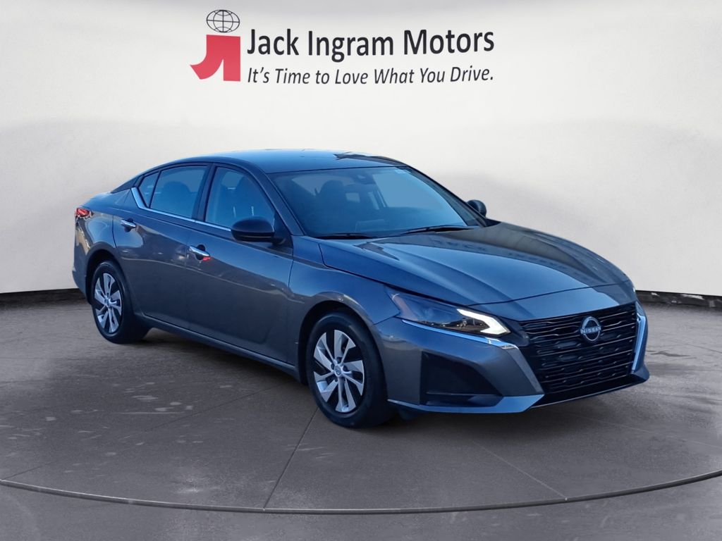 used 2025 Nissan Altima car