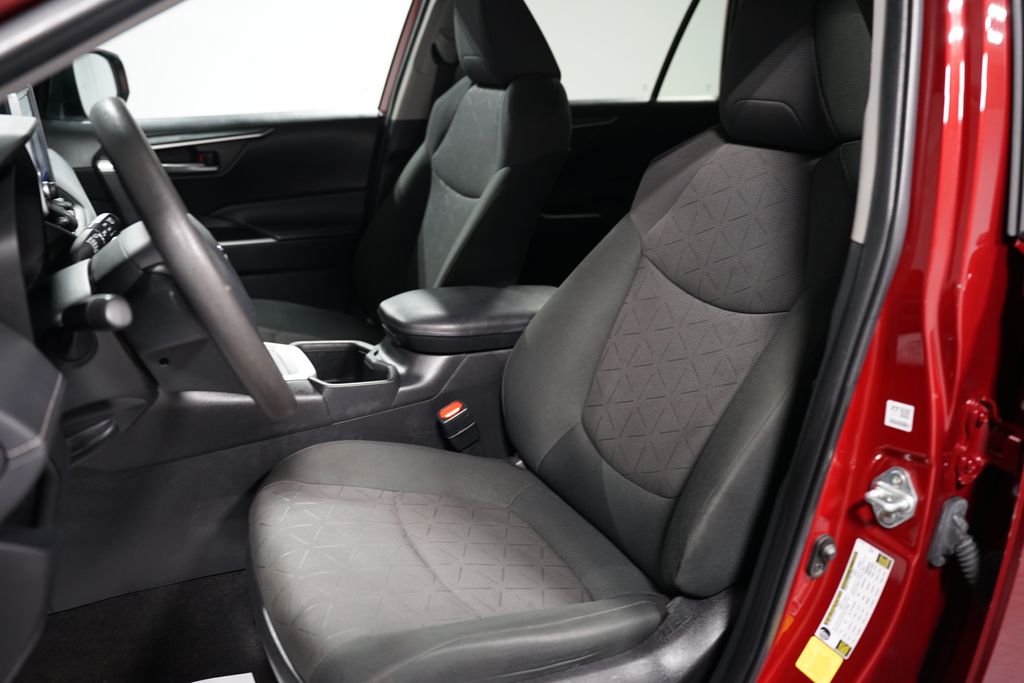 2023 Toyota RAV4 XLE 27