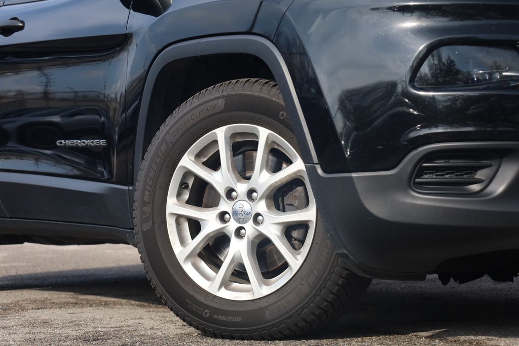 used 2017 Jeep Cherokee car, priced at $8,985