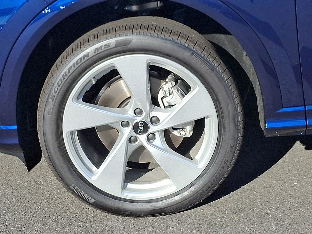 Thumbnail: 2025 Audi Q5 - 5