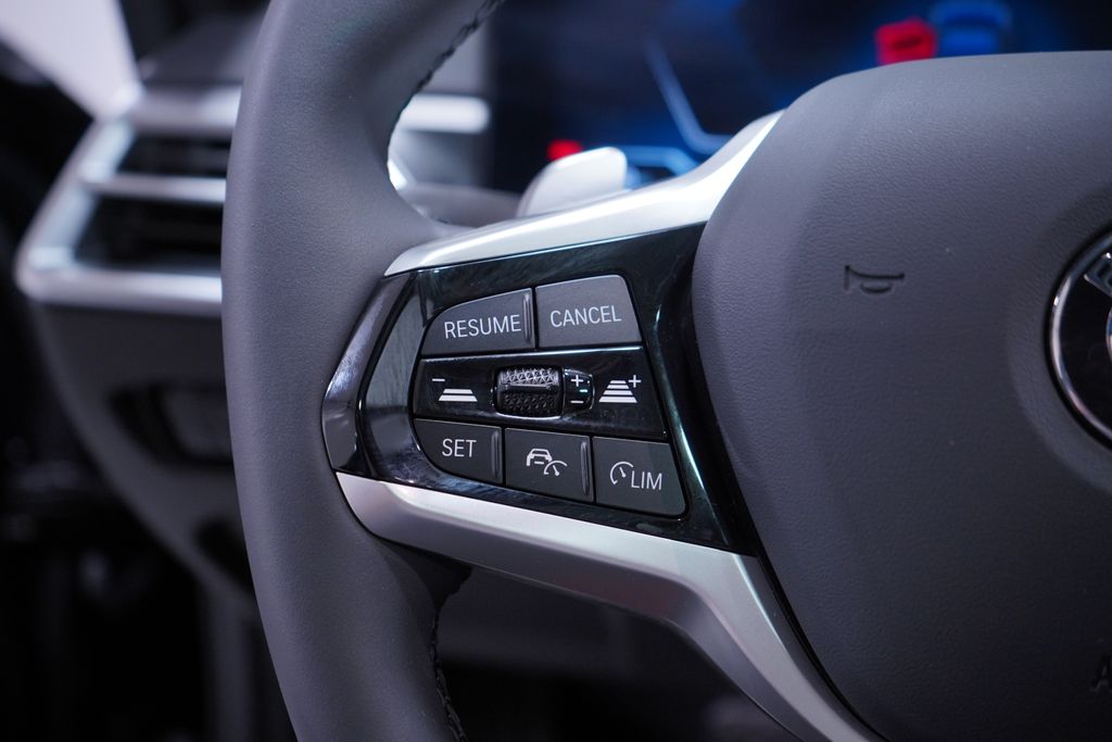 Thumbnail: 2025 BMW 3 Series - 20