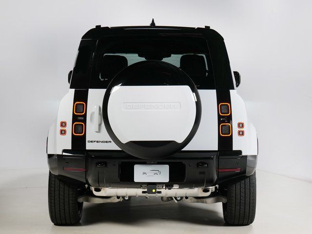 New 2026 White Land Rover X-Dynamic SE image 7