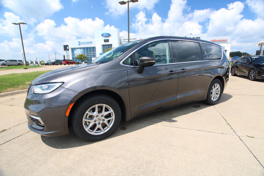 Used 2023 Chrysler Pacifica Van