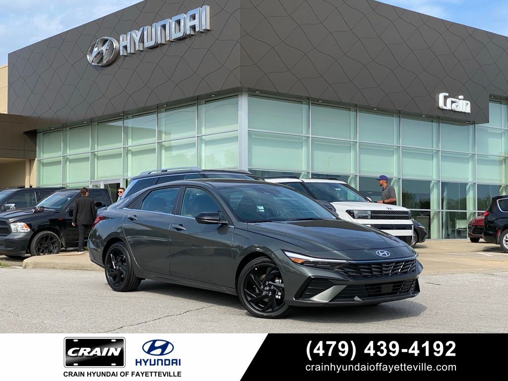 Gray 2026 Hyundai Elantra Sedan Front-Wheel Drive Continuously Variable Transmission