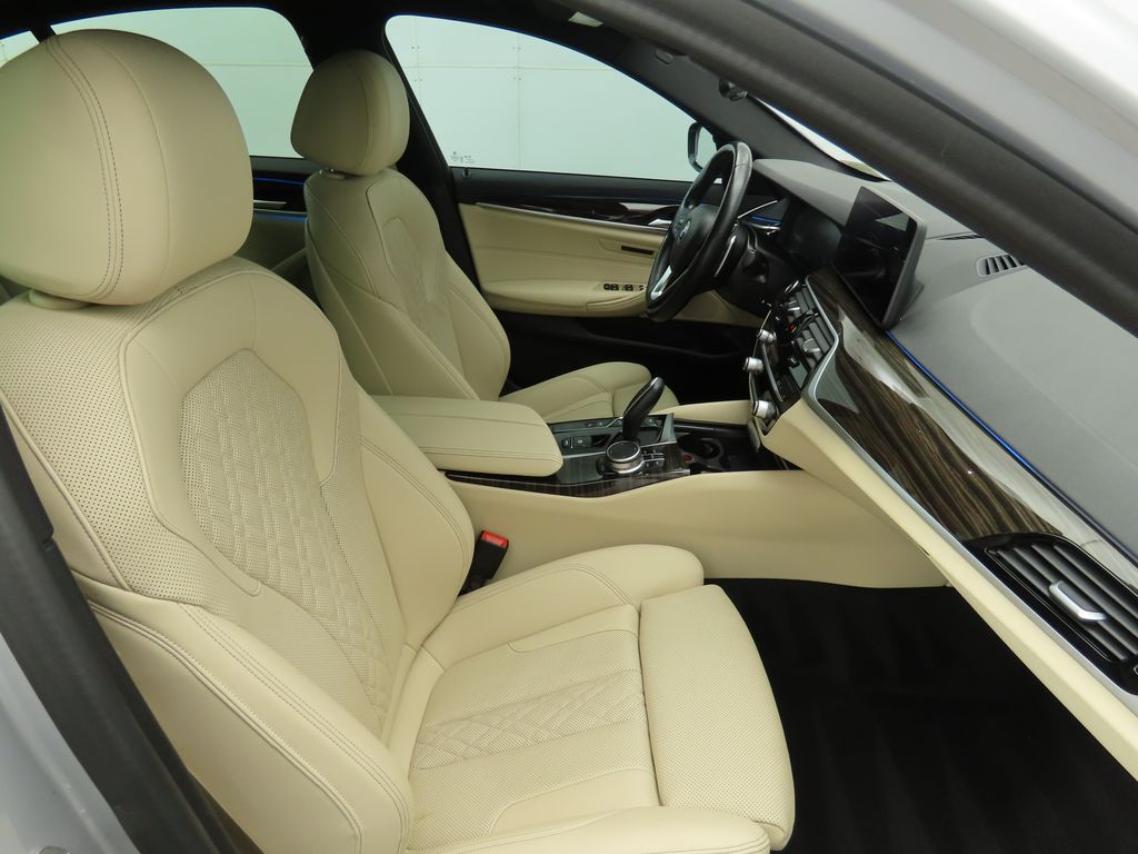 Thumbnail: 2021 BMW 5 Series - 21