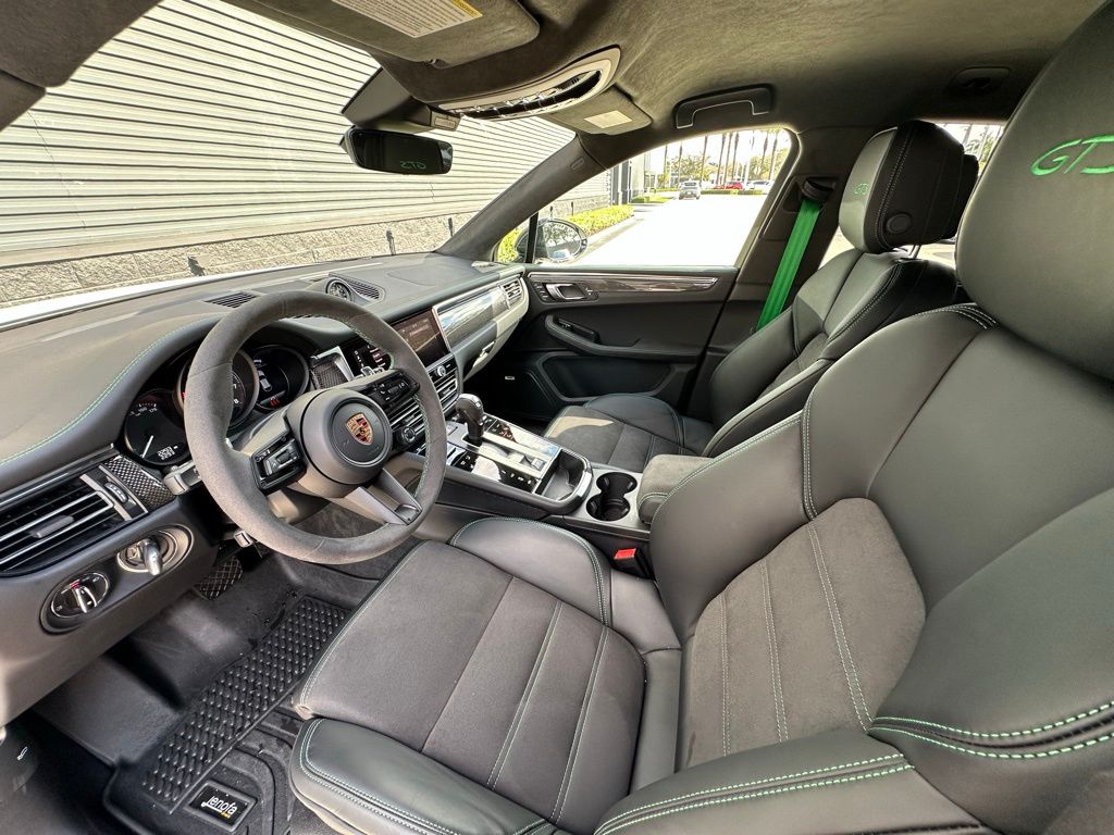 Thumbnail: 2026 Porsche Macan - 4