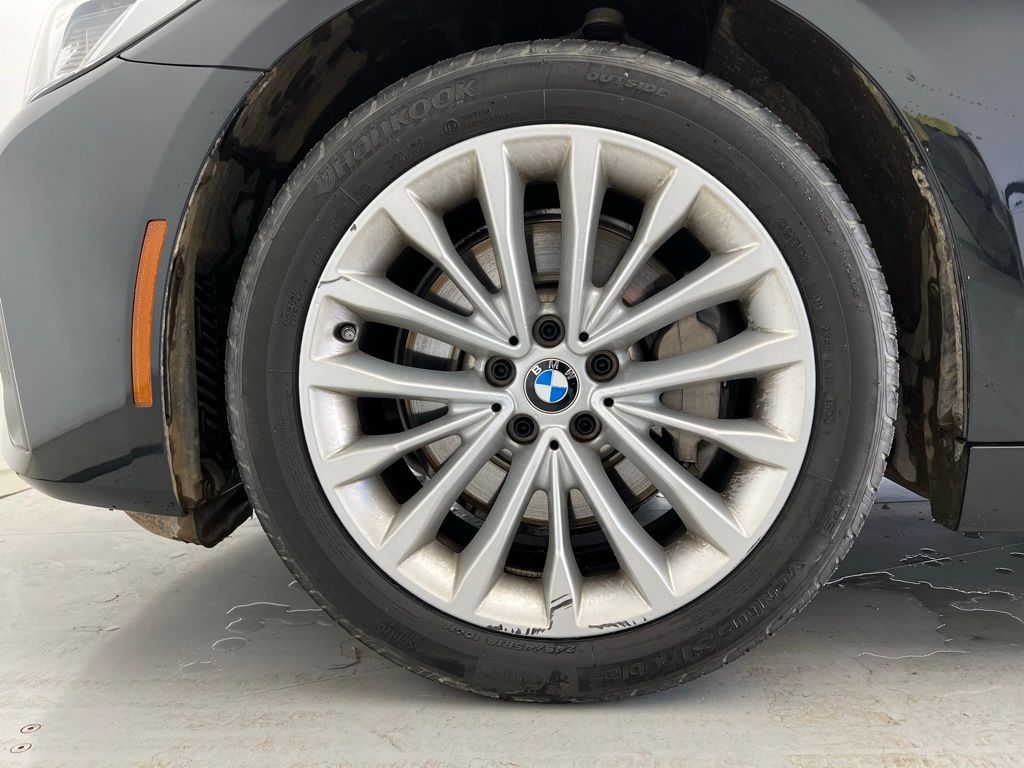 Thumbnail: 2023 BMW 5 Series - 22