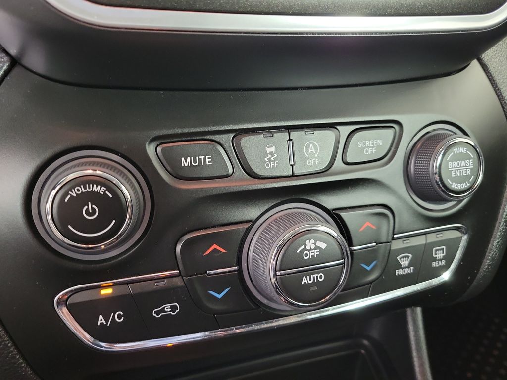2022 Jeep Cherokee Trailhawk Black at Classic Elite Chevrolet Sugar Land