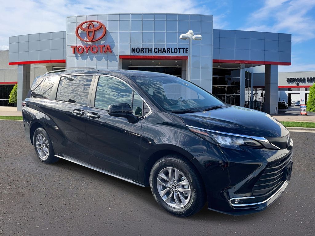 2024 Toyota Sienna XLE 7-Passenger FWD