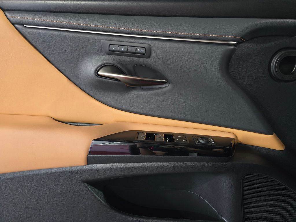 Thumbnail: 2025 Lexus ES - 12