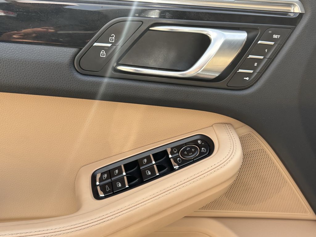2020 Porsche Macan S - 10