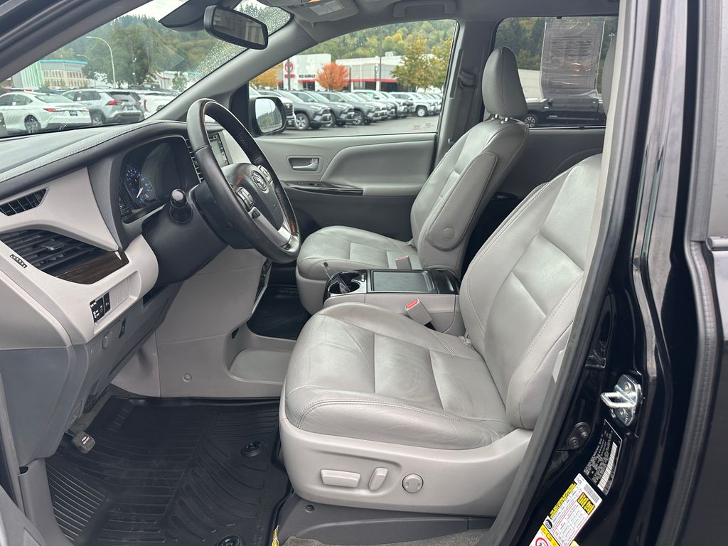 2019 Toyota Sienna XLE Premium