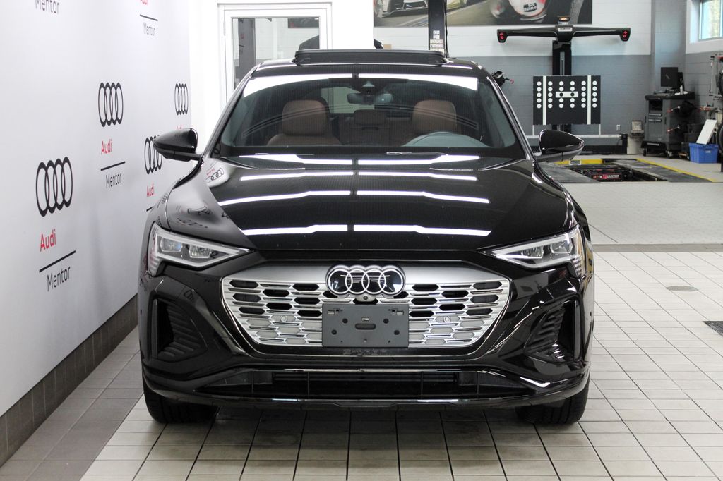 2024 Audi Q8 e-tron Premium Plus 9