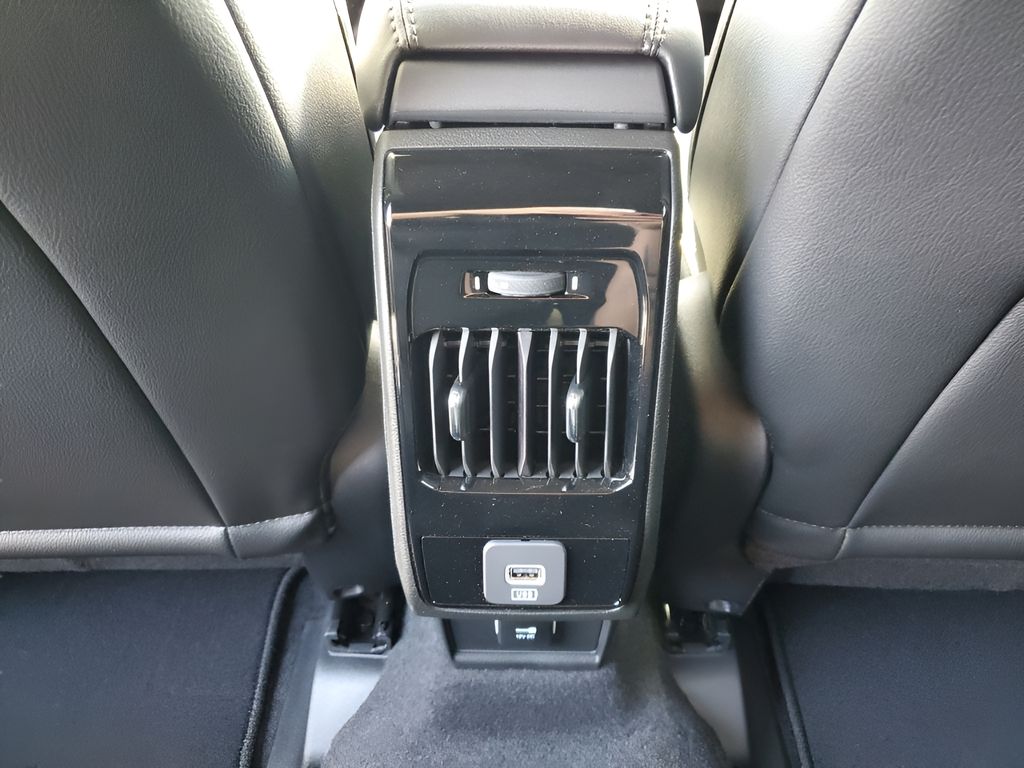 New 2026 Black Jeep Latitude image 21