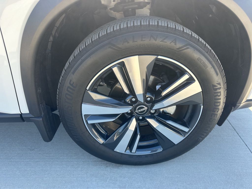 2024 Everest White Pearl Nissan Rogue SL FWD SUV
