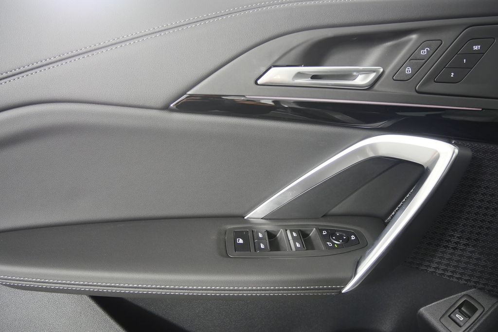 2025 BMW X1 xDrive28i 8