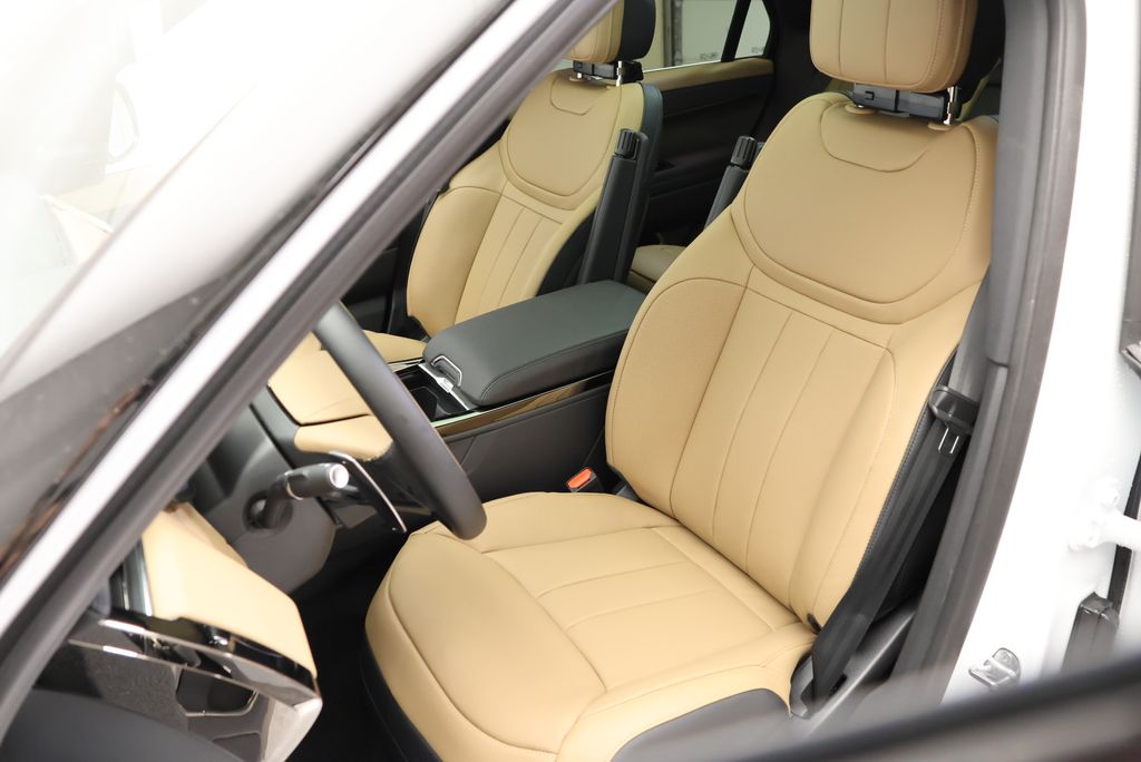 Thumbnail: 2026 Land Rover Range Rover Sport - 32