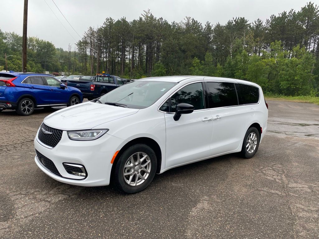  2026 Chrysler Pacifica Select FWD   