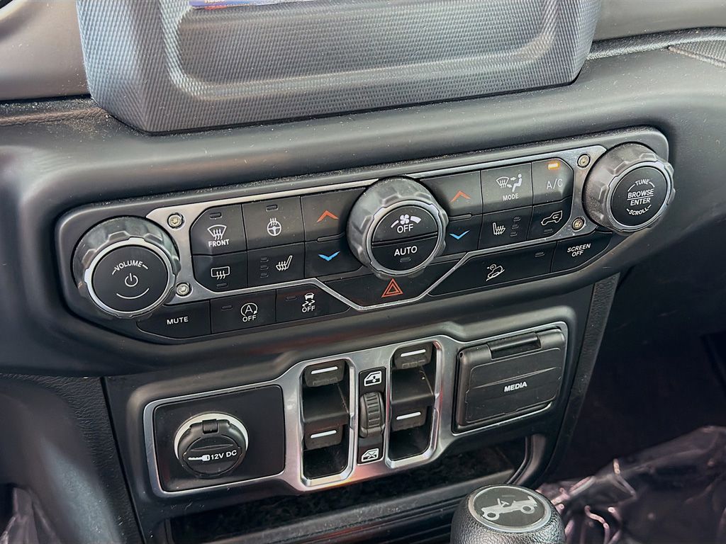 Used 2019 White Jeep Unlimited Sport S image 32