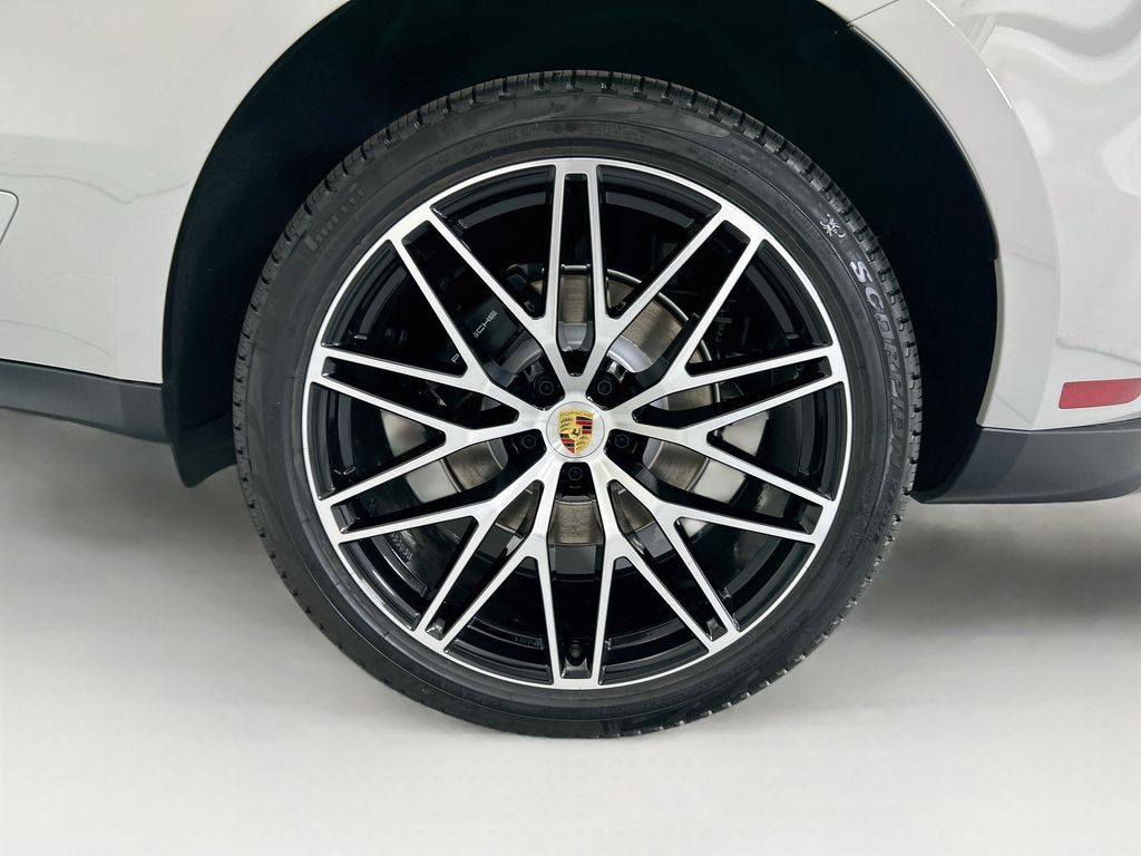 Thumbnail: 2026 Porsche Macan - 31