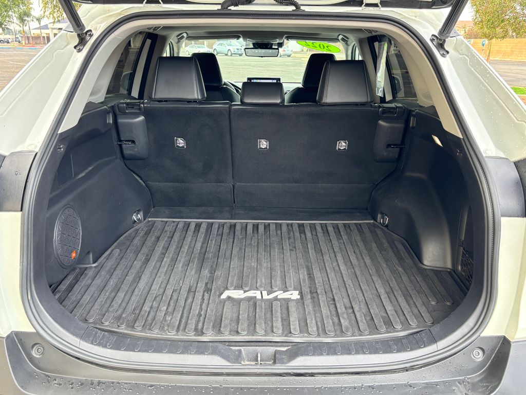 Thumbnail: 2022 Toyota RAV4 - 28