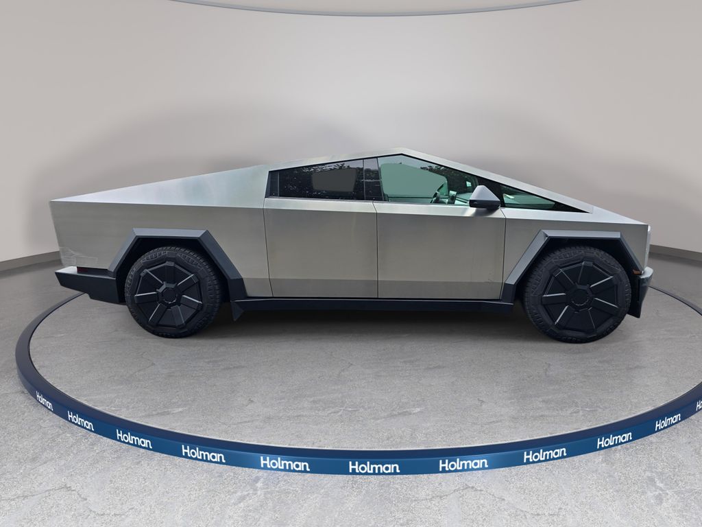 Used 2024  Tesla Base image 5