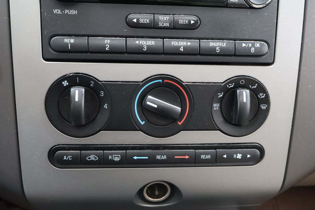 2012 Ford Expedition EL XLT 24