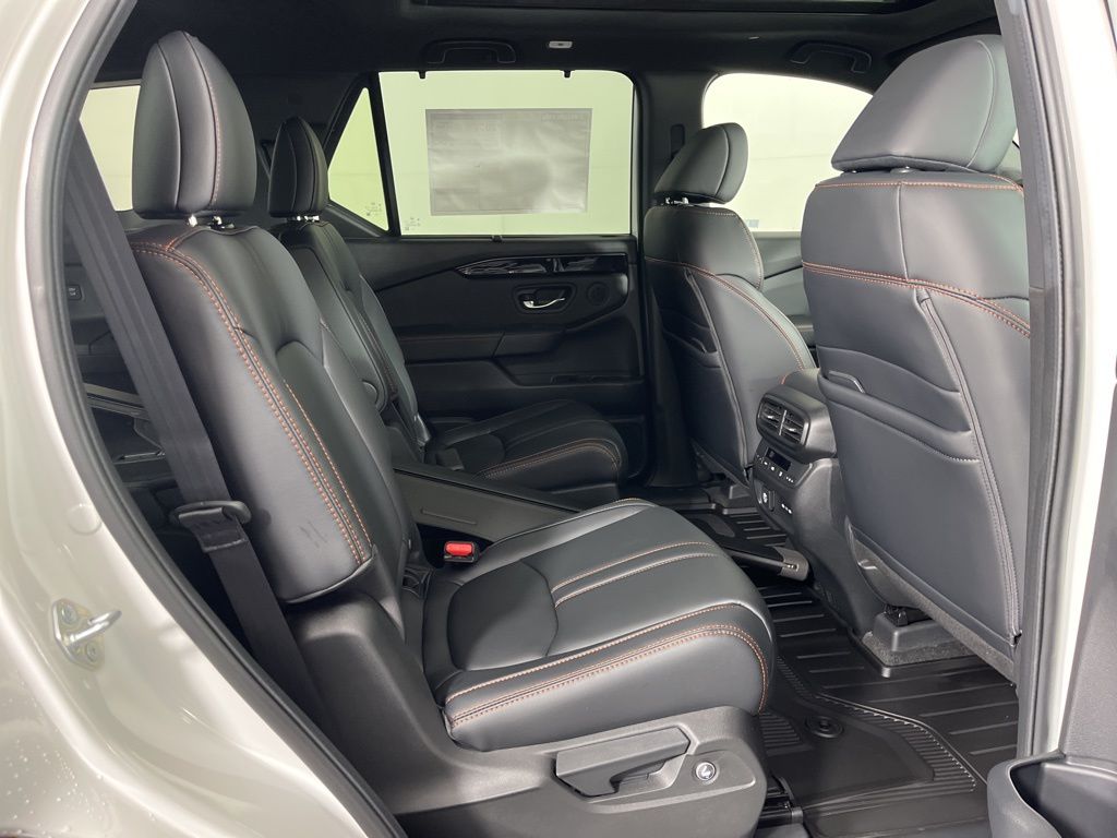 Thumbnail: 2025 Honda Pilot - 13