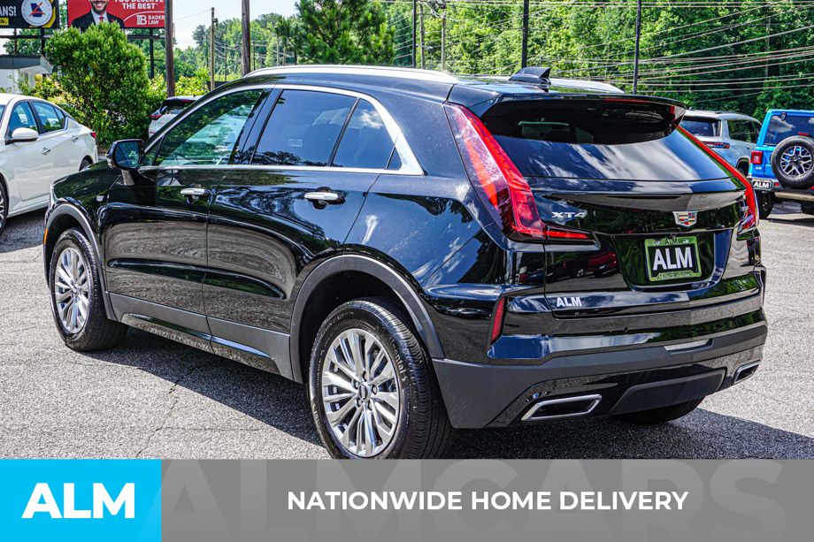 2025 Cadillac XT4 Premium Luxury photo 2