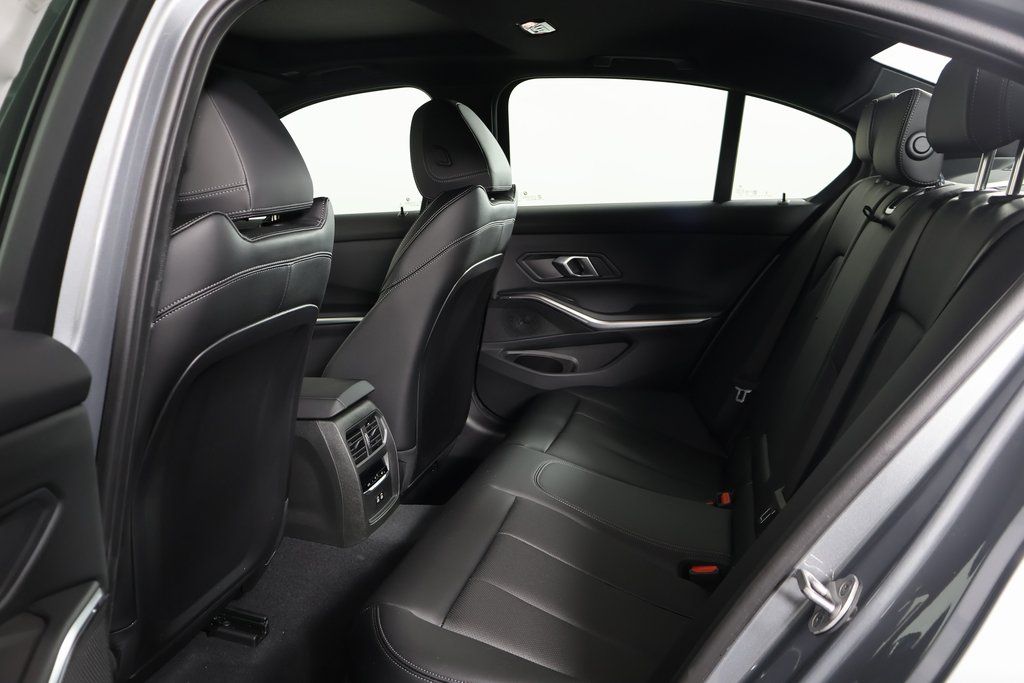 Thumbnail: 2026 BMW 3 Series - 6