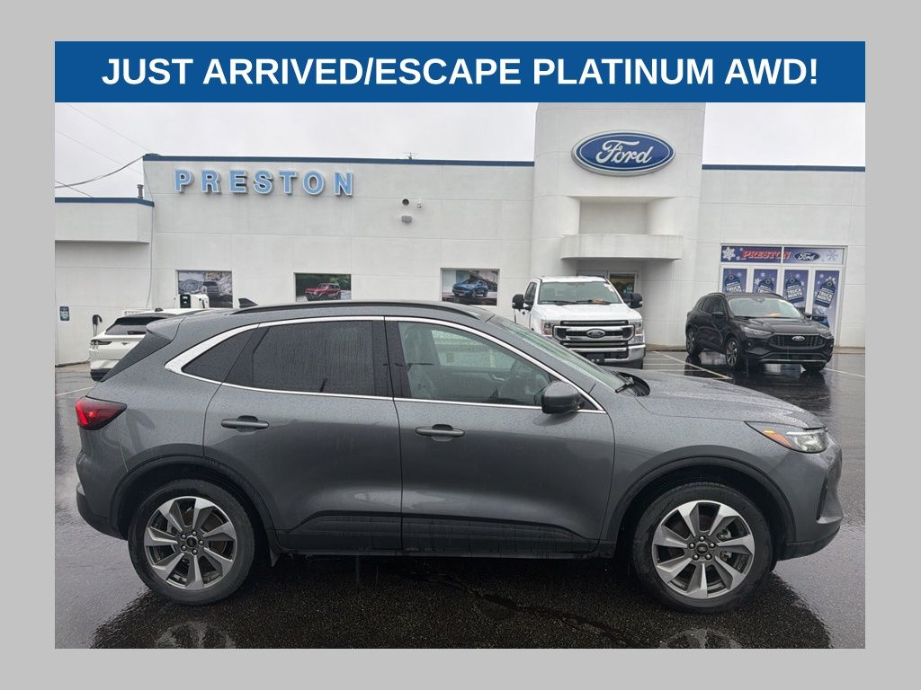Carbonized Gray Metallic 2025 Ford Escape Platinum AWD SUV / Crossover All-Wheel Drive 8-Speed Automatic