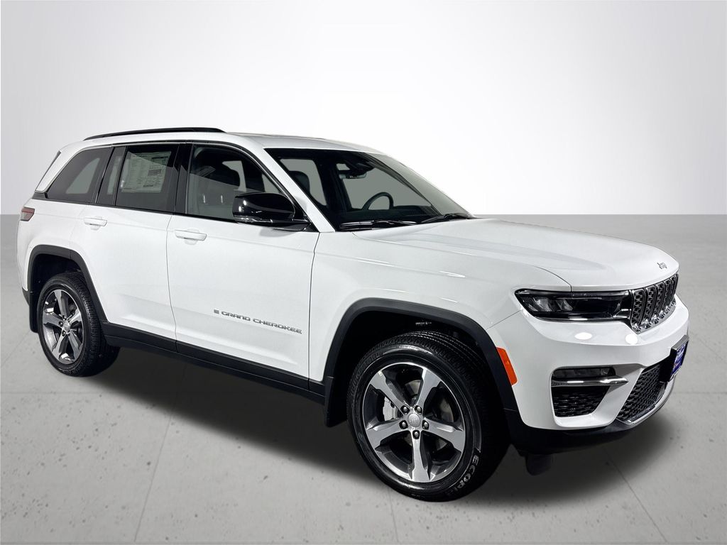 2025 Jeep Grand Cherokee Limited photo 4