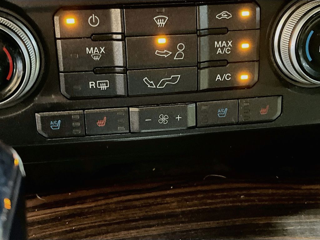 Used 2015 Caribou Metallic Ford Lariat image 19