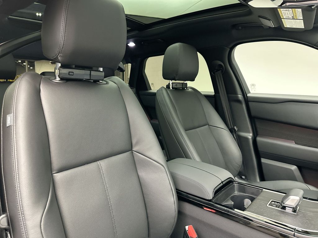 2026 Land Rover Range Rover Velar Dynamic SE 5