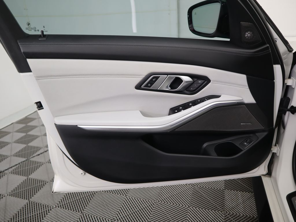 Thumbnail: 2022 BMW M3 - 25